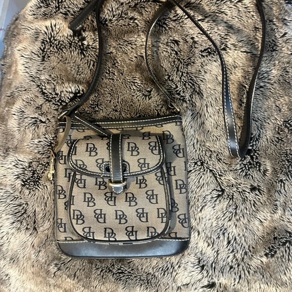 Dooney & Bourke Black Logo Letter Carrier Jacquard Signature Crossbody bag - Picture 7 of 8